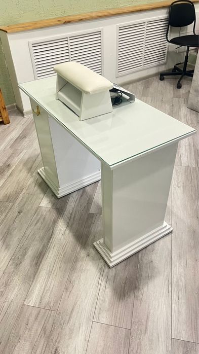 Маникюрный стол за 70 000 тг