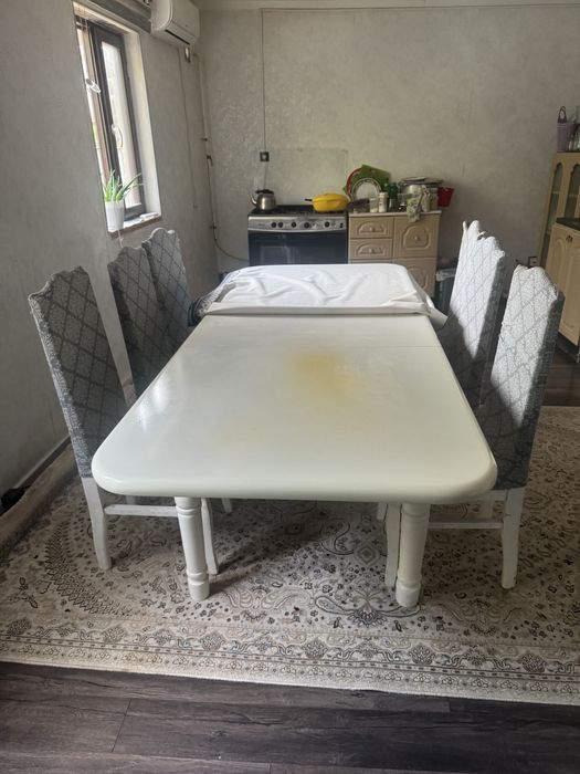 Срочно продам кухонный стол со стульями