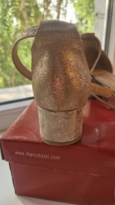 Продам кожаные босоножки Tamaris