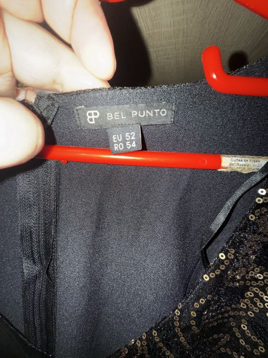 Rochie eleganta neagra cu catifea si decoratiuni aurii !