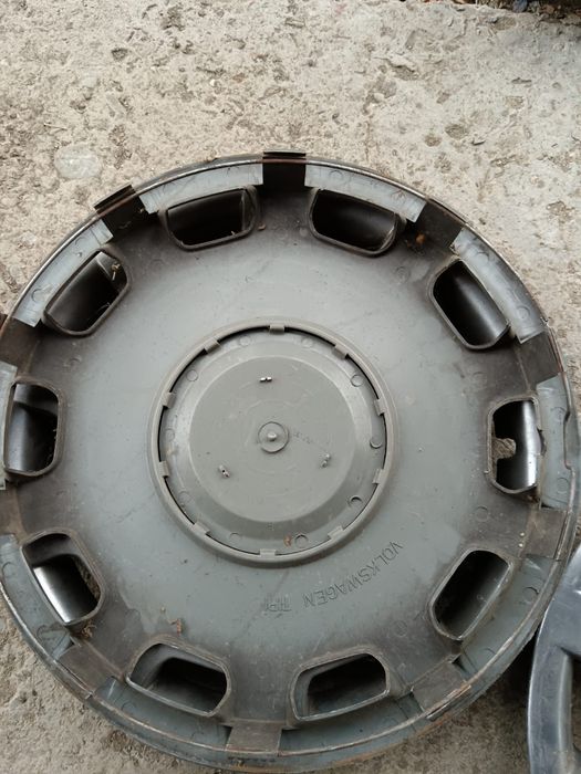 Vând capace originale Vw pe 15 inch.