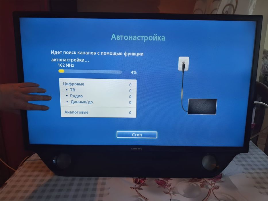 Телевизор 32" Samsung (со встроенным саундбаром)