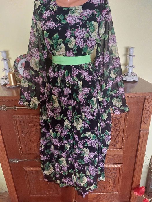 O splendoare cu ramuri de liliac, rochie noua cu dublura si  fusta plisata