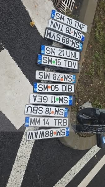 Vând lot pantaloni/training ADIDAS 8-10 ani 134-140