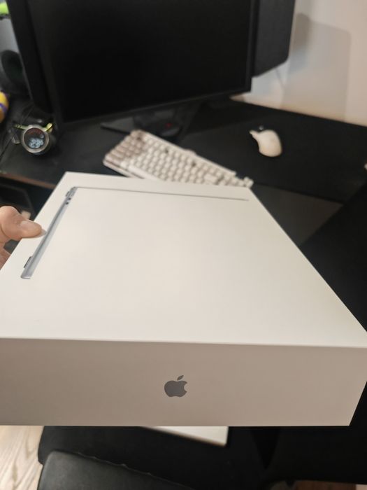 MacBook Air de 13 inchi - cip M4 - Sigilat