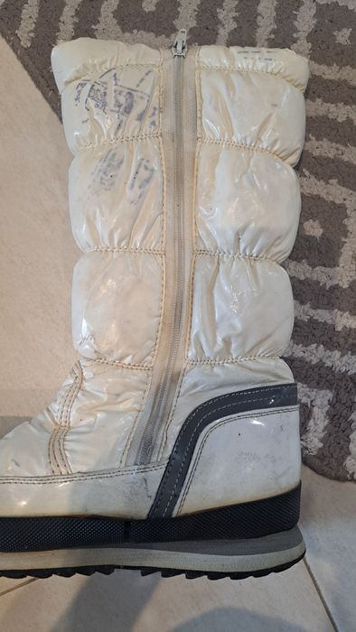 Подарявам обувки 37ми номер със забележки за София