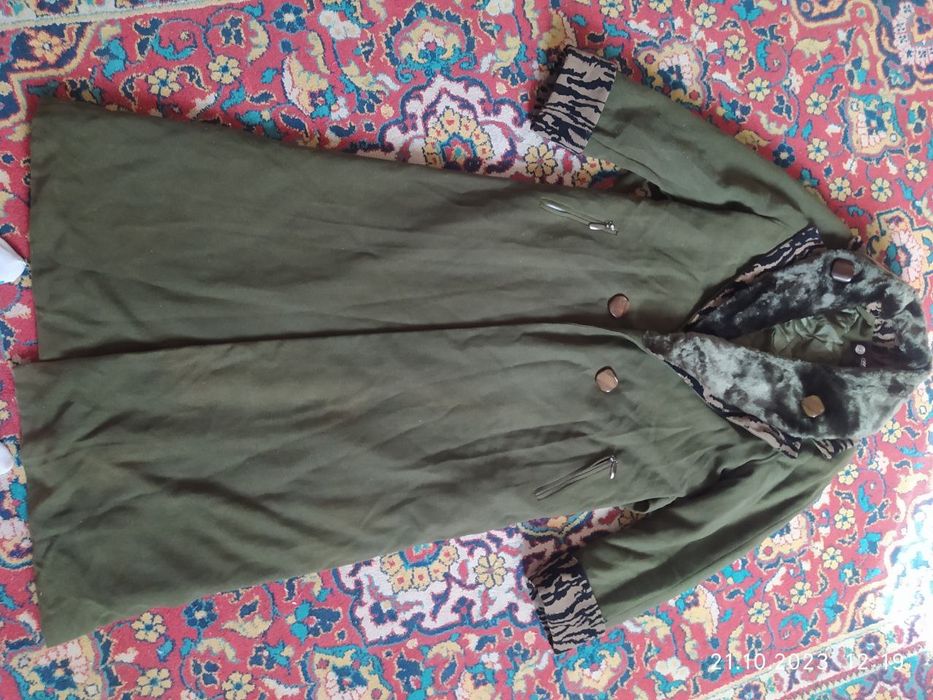 Продам пальто женское.