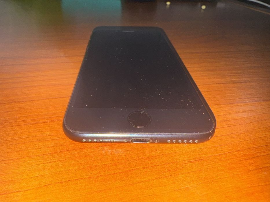 Продам iPhone SE