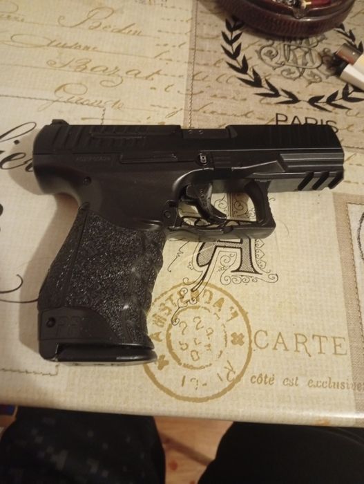 Vand pistol cu bile air soft vine cu tocu acte