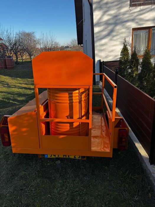 Vând cisterna de motorina pe roti