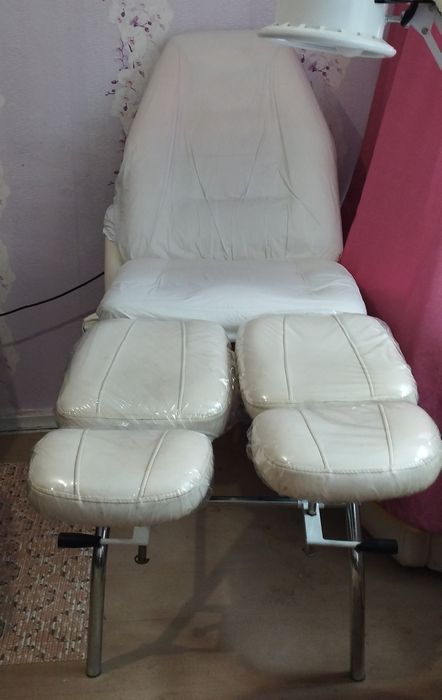 Продам кушетку для педикюра 30.000