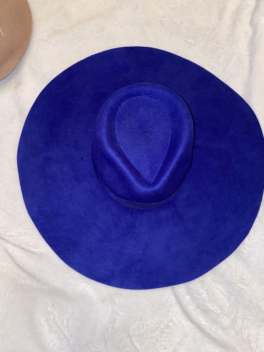 Palarie albastra H&M noua, stil Lady Gaga, masura M, lână