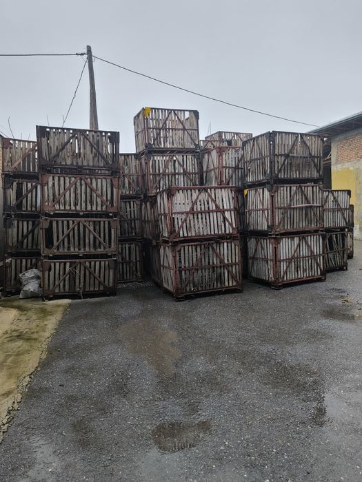 Олма сақлаш учун темир яшиклар бор