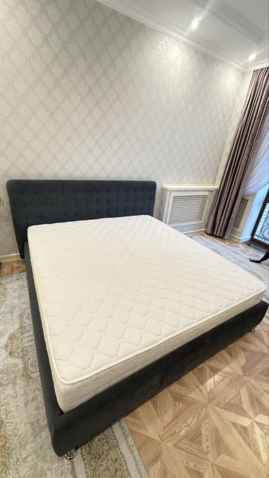 Двуспальная кровать