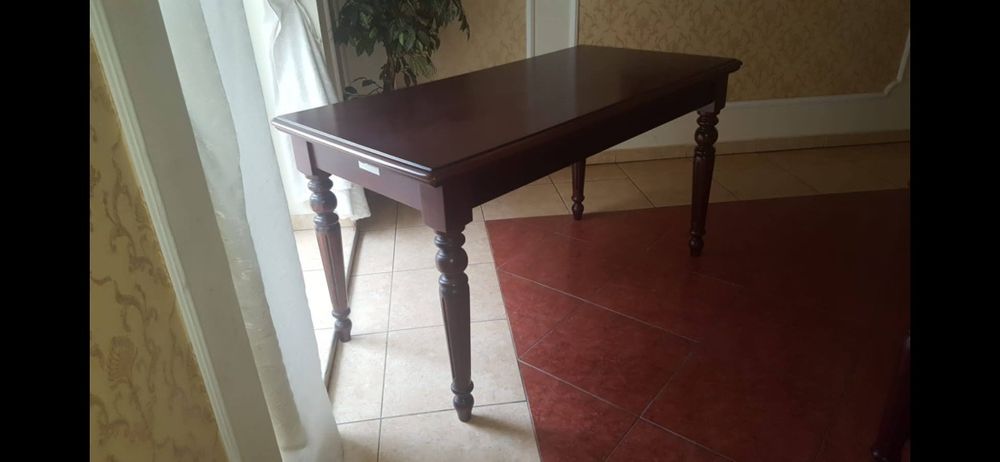 Vând masă cu 6 sau 8 scaune din lemn masiv stejar