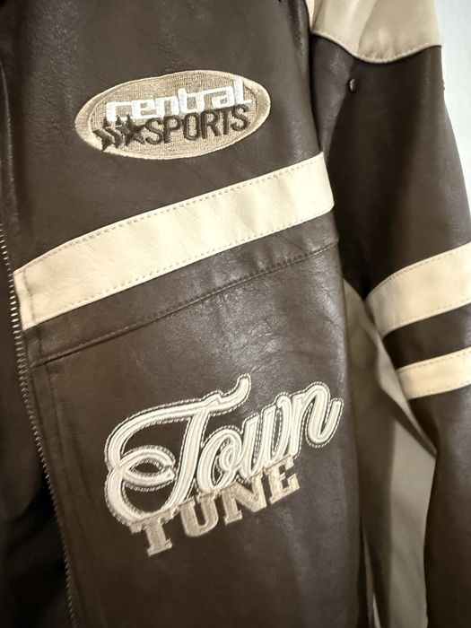 Куртка коженка Bershka