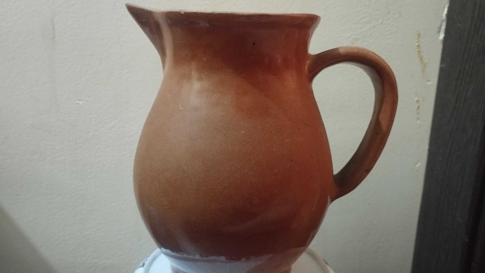 Глиняные горшки, кувшины