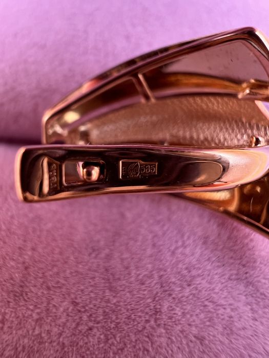 Продам золотые серьги.