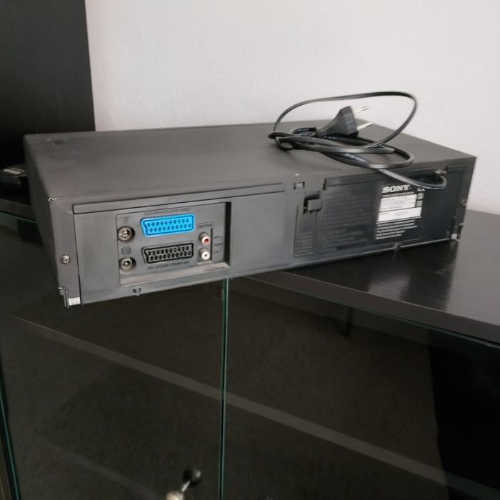 Видео рекордер Sony SLV-SX720 за ремонт или части