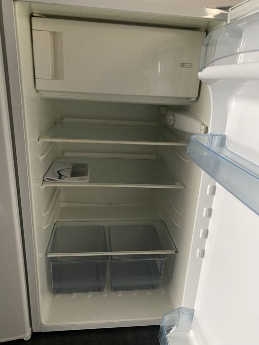 Хладилник Electrolux с малък фризер