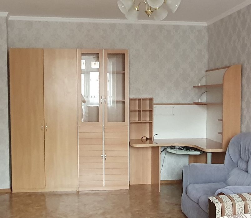 Продам два шкафа и стол