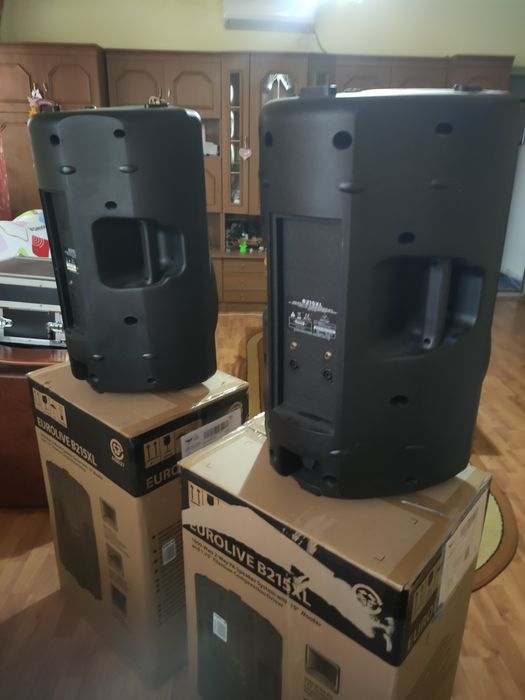 Boxe Behringer B215 xL (Noi)