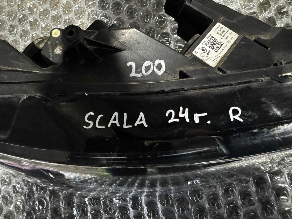 десен фар Skoda Scala 2024г.