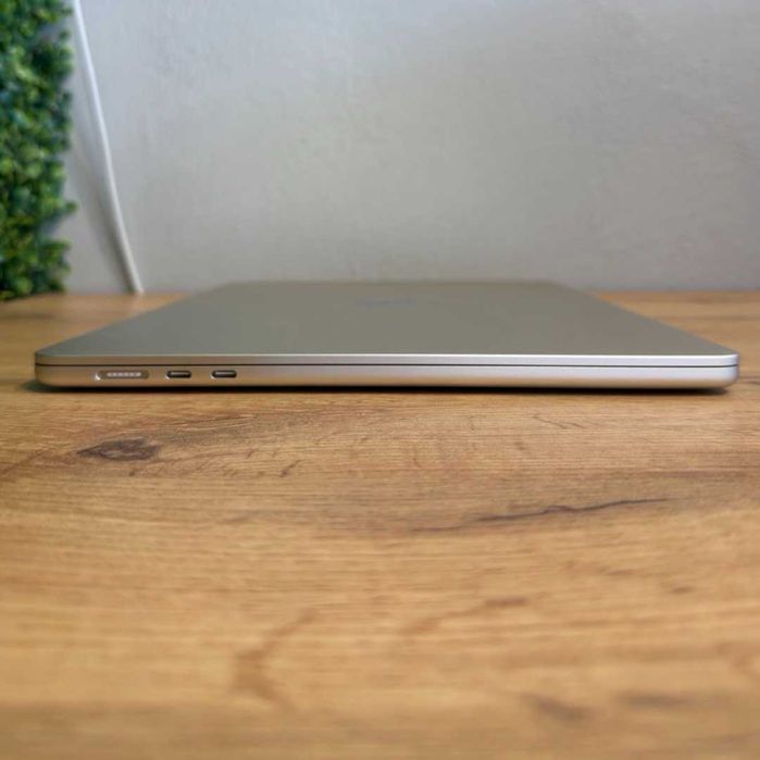 MacBook Air 15 M3 256GB / 8GB Starlight - GARANTIE 12 LUNI | TrueGSM