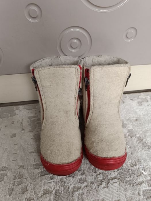 Продам детскую обувь
