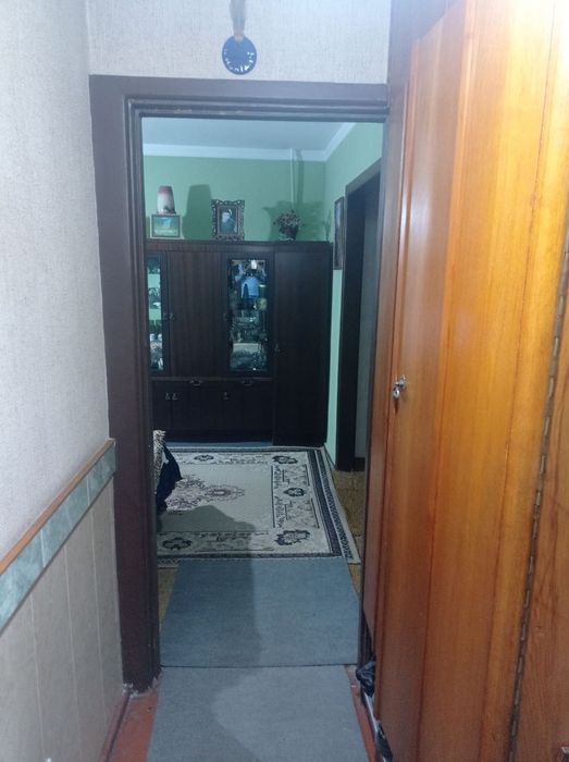 Продам чиланзар 6.  Трёх комнатная.  Балкон 2*6