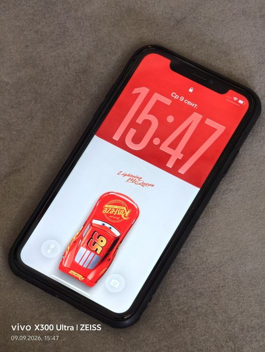Продам Iphone 11 на 64гб с чехлом и стеклом