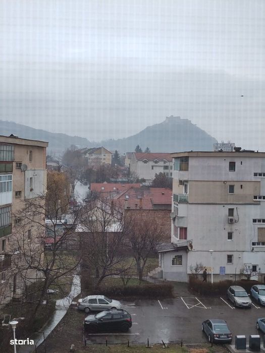 Vand apartament, 2 camere,decomandat,etajul4,zona Liliacului