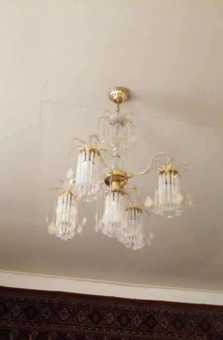 Кандил, Люстра срочна сотилади.