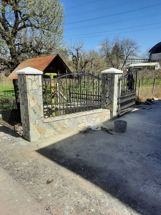 Amenajări exterioare cu piatră de munte și design