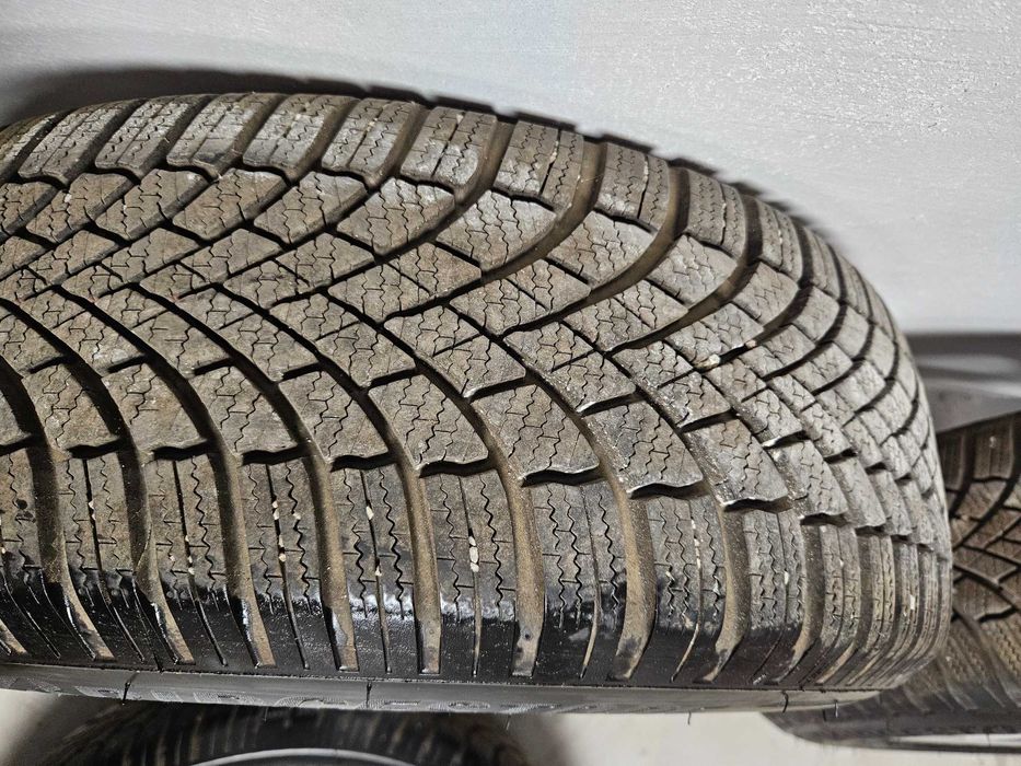 Продавам гуми с джанти.