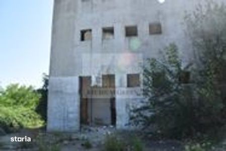 Proprietar vand 50.500 mp cu hale • Acces rutier și feroviar
