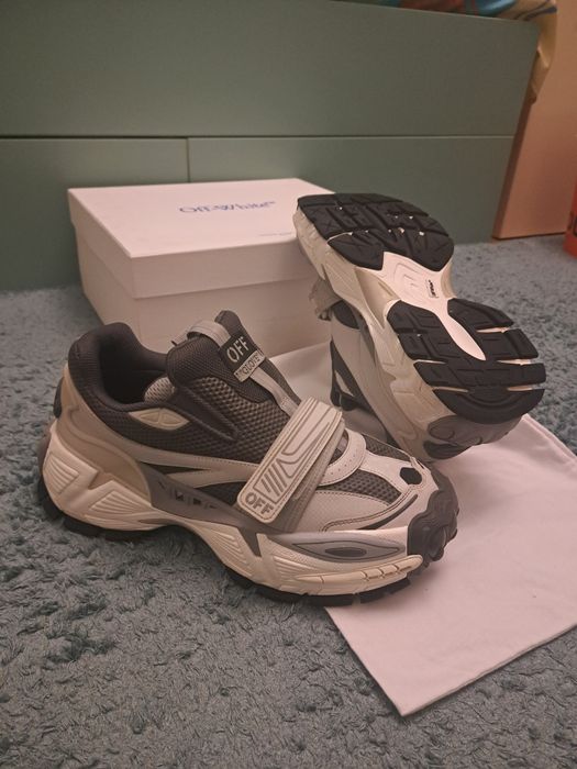 Off white glove slip-on sneakers
Glove panelled slipOff-White
Glove pa