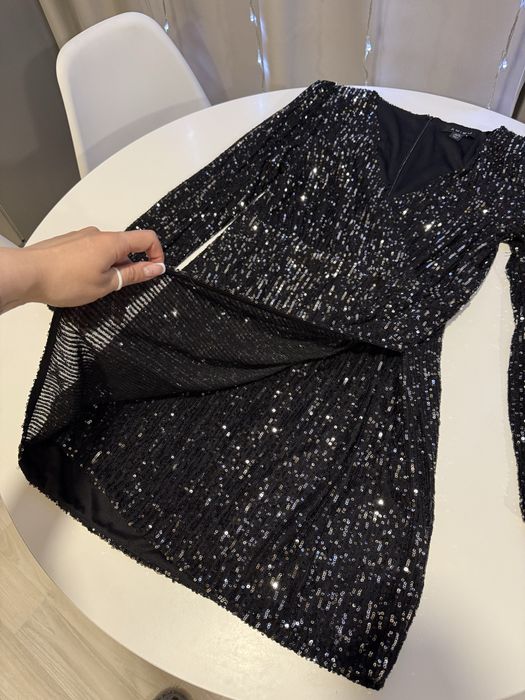 Женское платье в пайетках