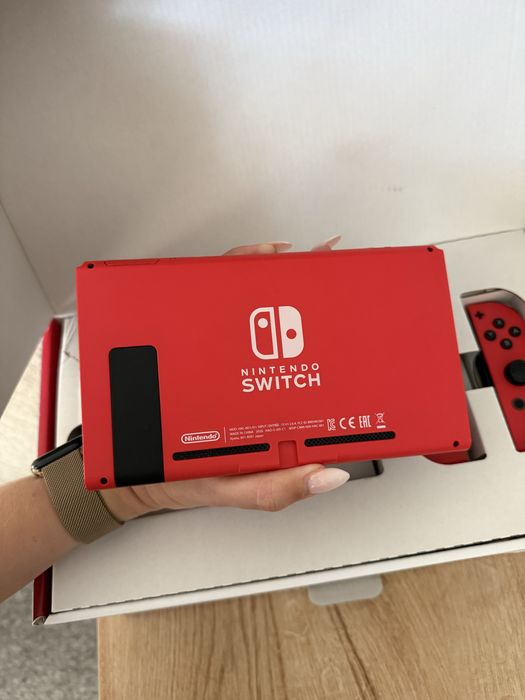 Nintendo Switch V2 Mario Edition + аксесоари
