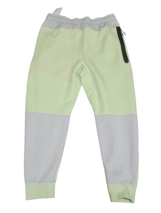 Мъжки Екип Nike Tech Fleece 

Чисто нов с етикети. 

Размер XL

Цена 2