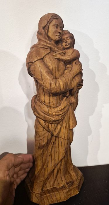 Statuetă vintage din lemn, Fecioara Maria cu Pruncul Iisus, din anul 1960, 35cm înnălțime.