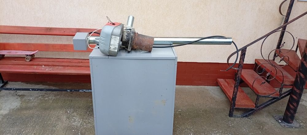 Vând buncăr+șnec+ arzător