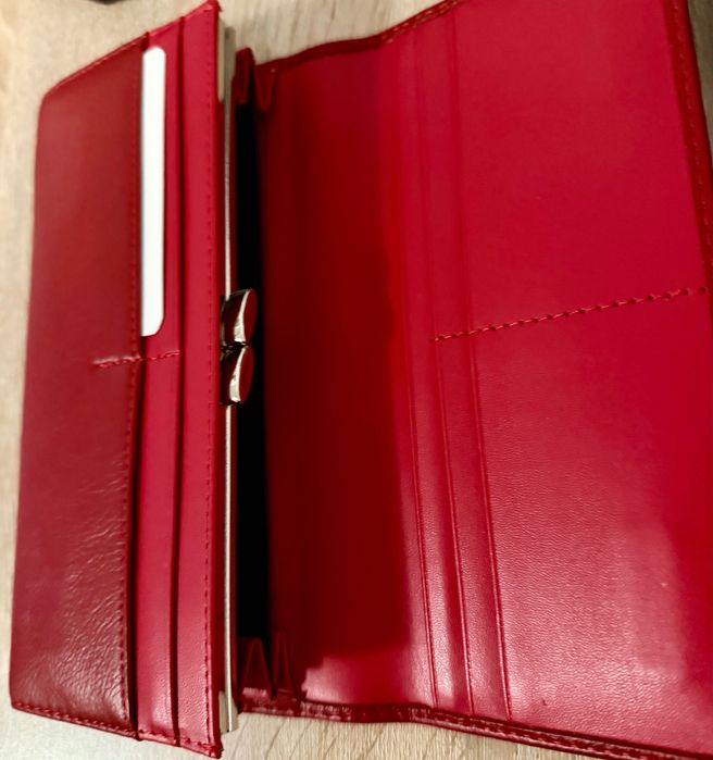Елегантен НОВ дамски портфейл за стилни дами