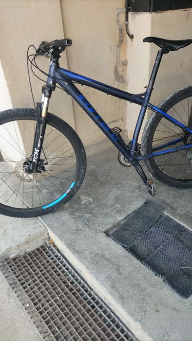 Vând bicicleta în bun stare.