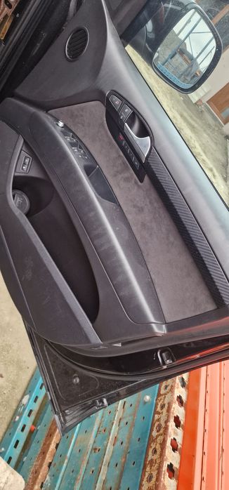 Fete usi audi Q7 cu perdelute  Lumini ambientale și Bose