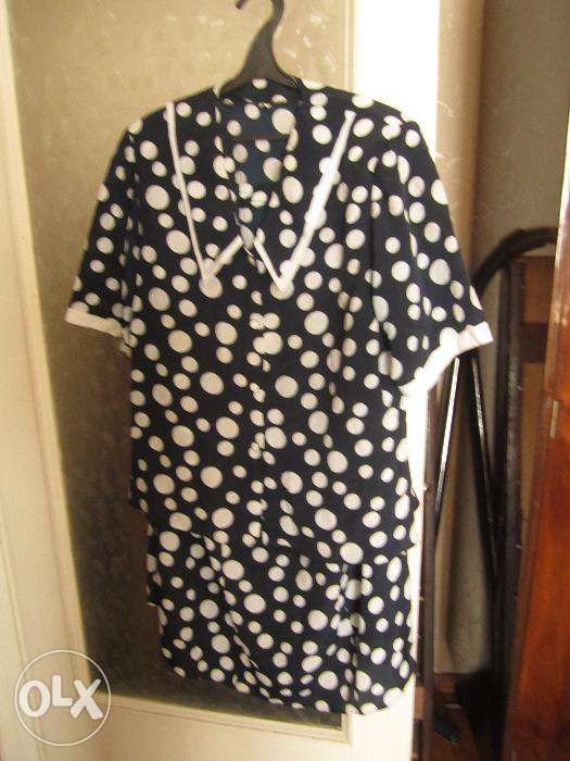 Продам женские костюмы