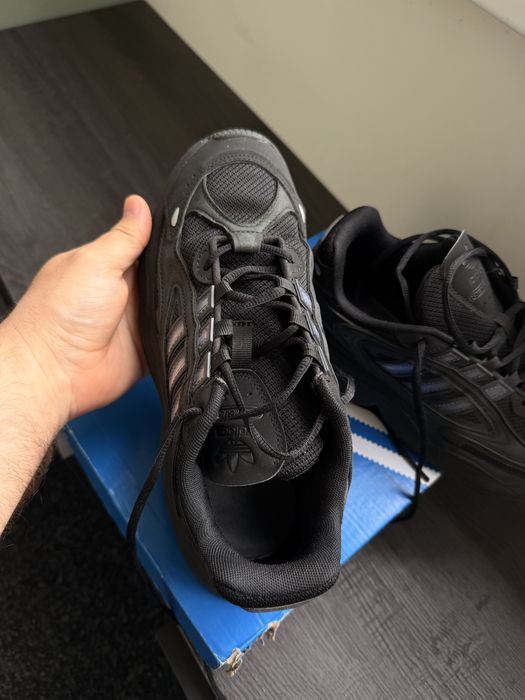 Кроссовки adidas Ozweego