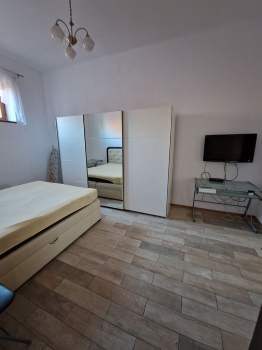 Închiriez apartament