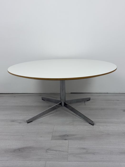 Bone стилна масичка  за кафе  в бяло с фронт от масив обзавеждане