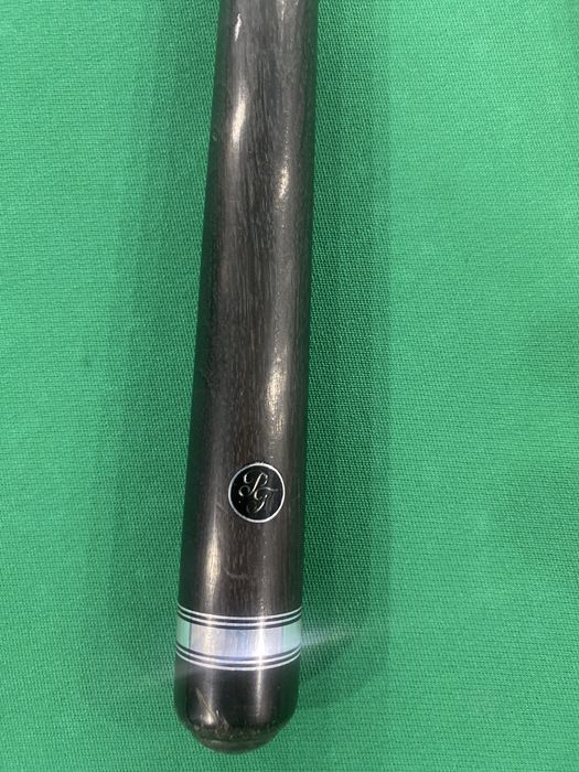 Бильярдный кий продается.